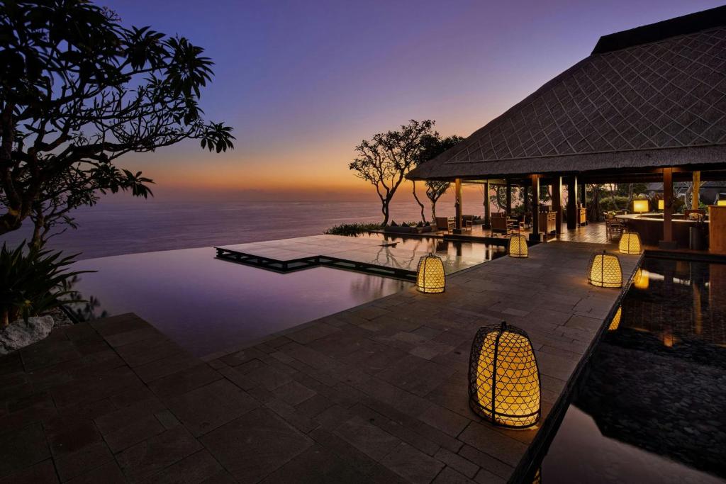 Resort entertainment Bali luxury hotel
