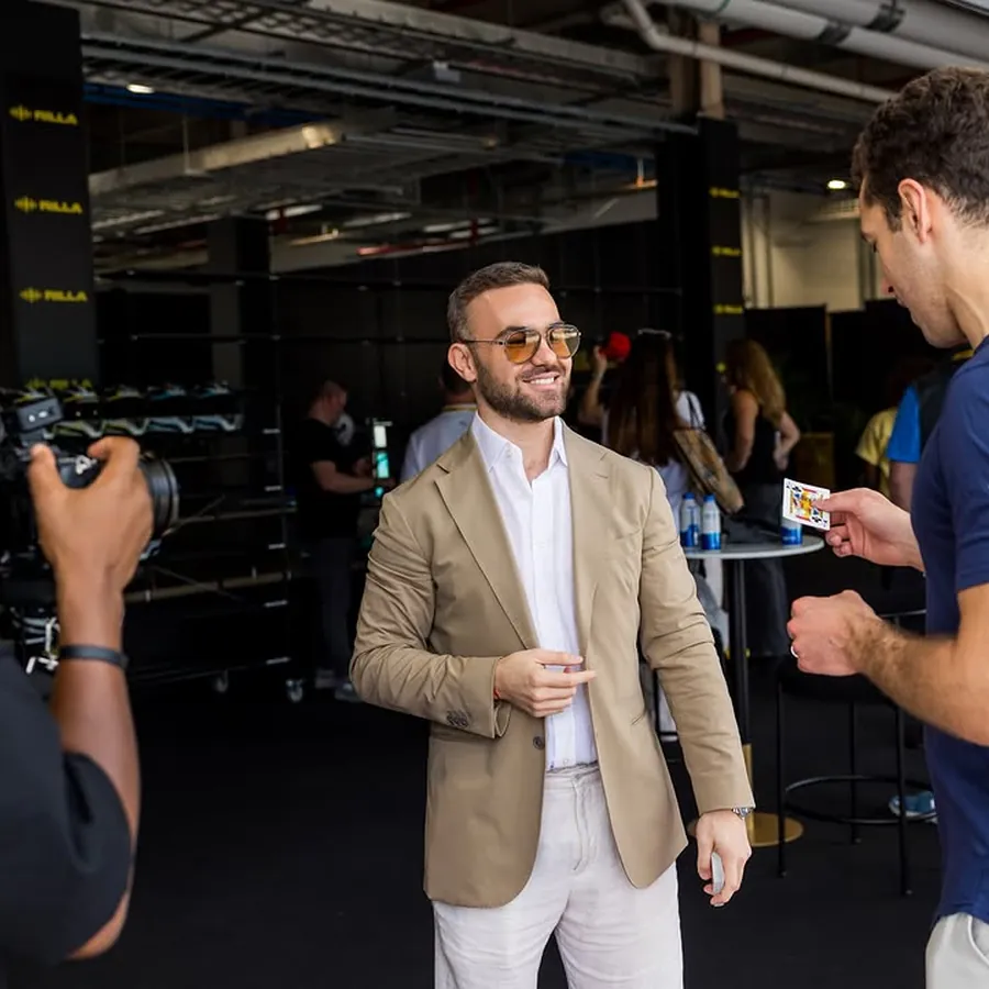 Matteo Cammisa performing close-up magic during Formula 1 race week in Miami
