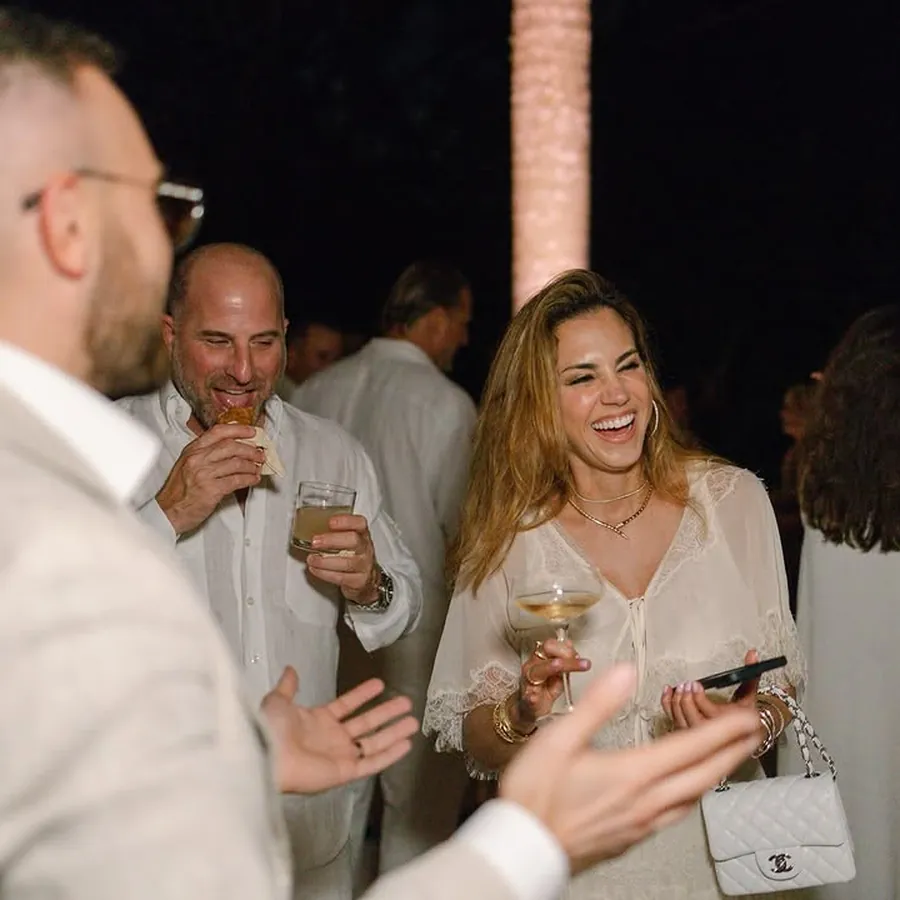 Matteo Cammisa in white attire performing magic at a tropical destination event